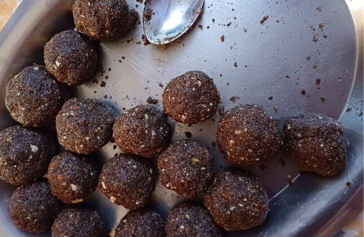 Ragi Ladoos
